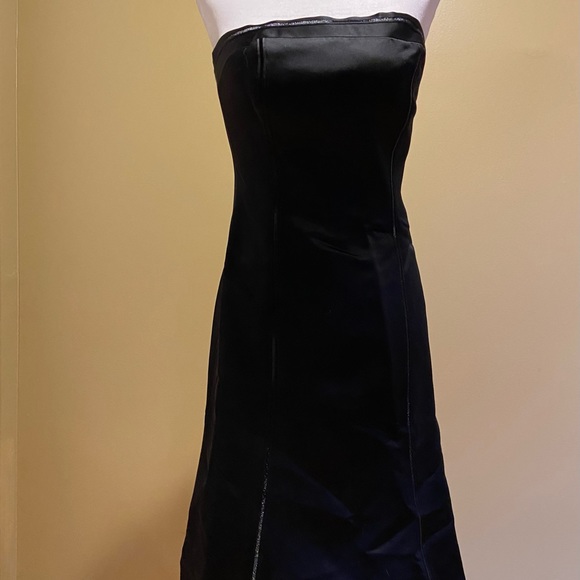 Satin Black strapless dress - Picture 2 of 5